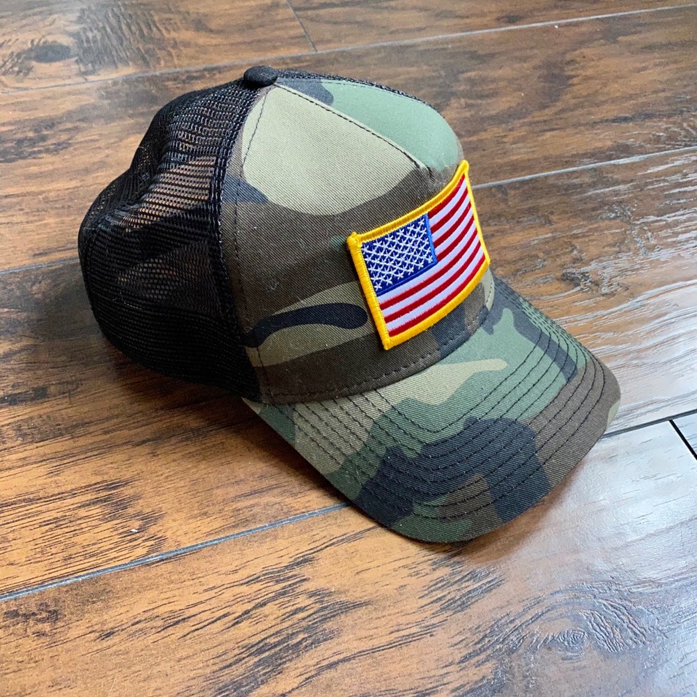 New Era mesh camo trucker hat with USA flag. *new